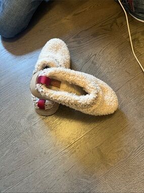 UGG Cream Sherpa Slip-On Slippers with Red Pull Tab